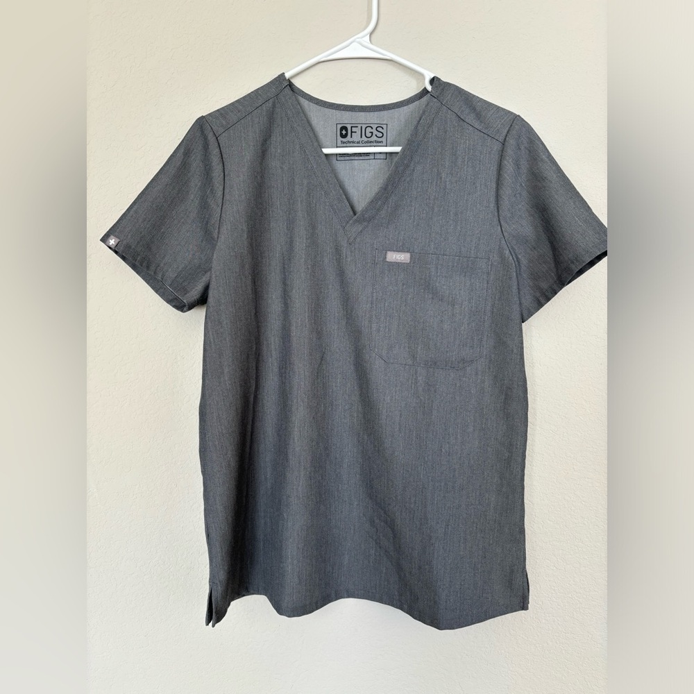 FIGS Women’s Catarina Technical Collection Grey Scrub Top size small